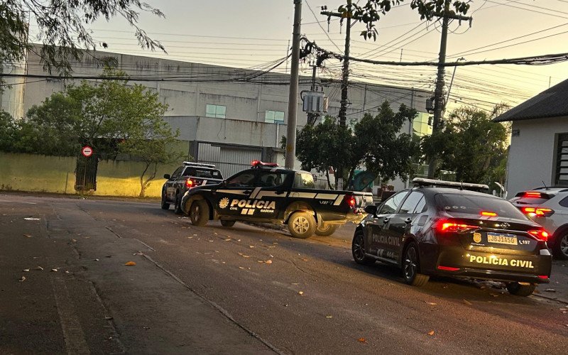 Grupo simulava roubos de carros locados: Centro de desmanche e empresa de reboques são investigados no Vale do Sinos