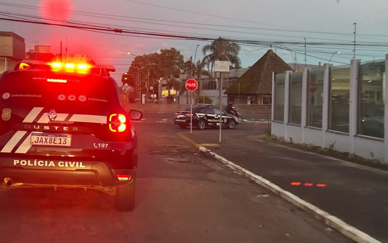 Grupo simulava roubos de carros locados: Centro de desmanche e empresa de reboques são investigados no Vale do Sinos