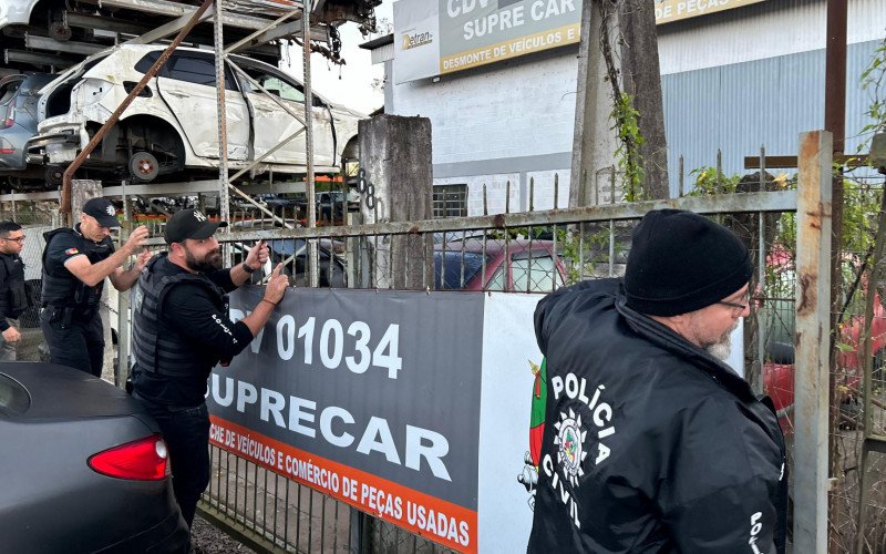 Grupo simulava roubos de carros locados: Centro de desmanche e empresa de reboques são investigados no Vale do Sinos