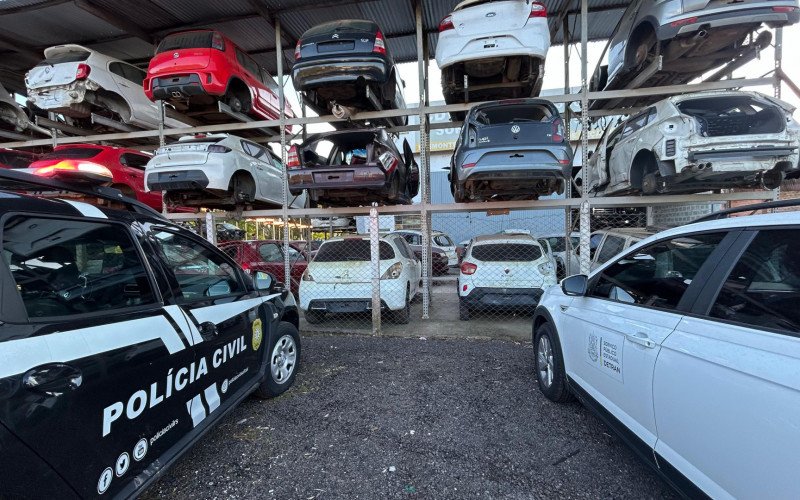 Grupo simulava roubos de carros locados: Centro de desmanche e empresa de reboques são investigados no Vale do Sinos