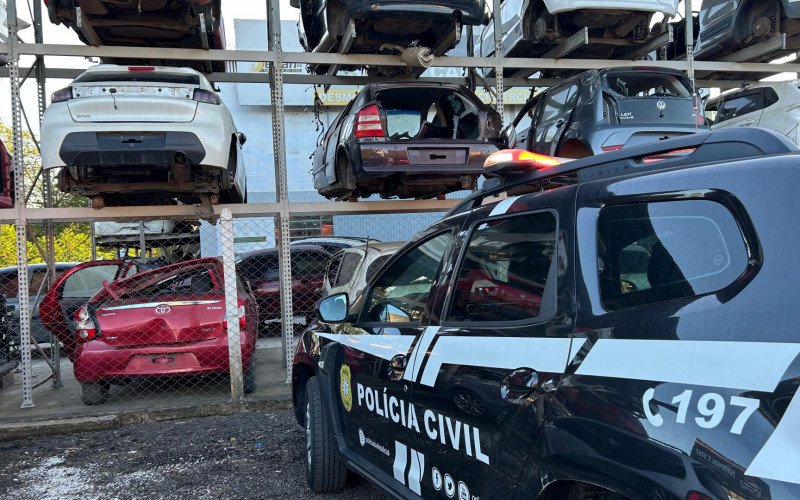 Grupo simulava roubos de carros locados: Centro de desmanche e empresa de reboques são investigados no Vale do Sinos