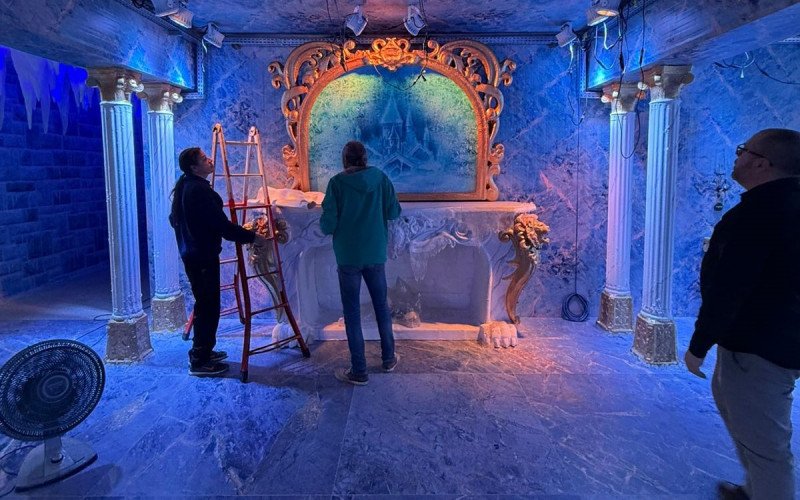 Salão de Baile do Castelo de Gelo estava praticamente pronto