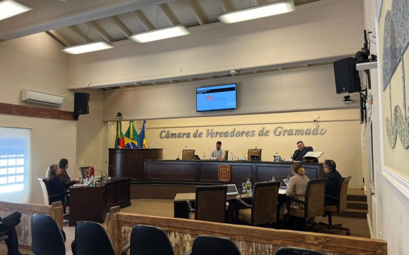 Câmara aprova repasse ao transporte público e moção de persona non grata