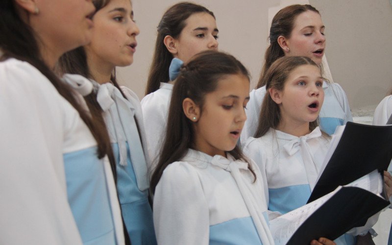 Missa de domingo no Santuário das Mães após carreata do Terço dos Homens