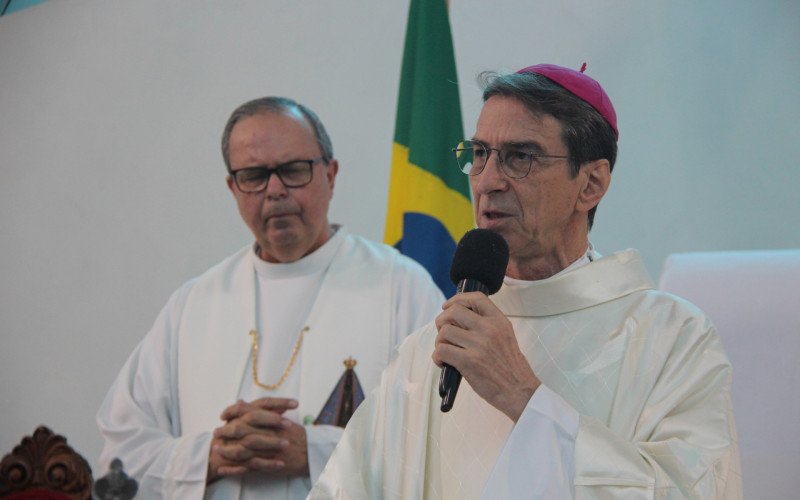 Padre Júlio Marcelino dos Santos e bispo João Francisco Salm