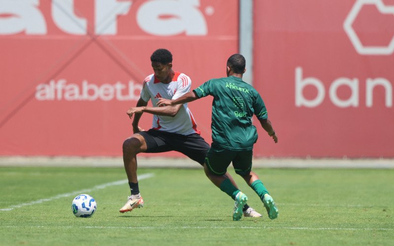 Zagueiro Pedro Kauã foi o autor do gol colorado