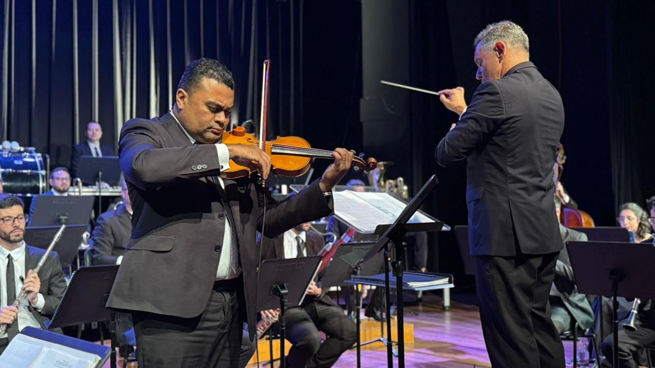 Orquestra de Sopro de Novo Hamburgo lota Teatro Paschoal Carlos Magno