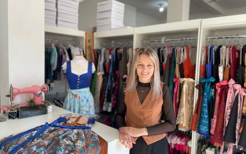 Bruna de Leão no ateliê de sua marca em Igrejinha | abc+