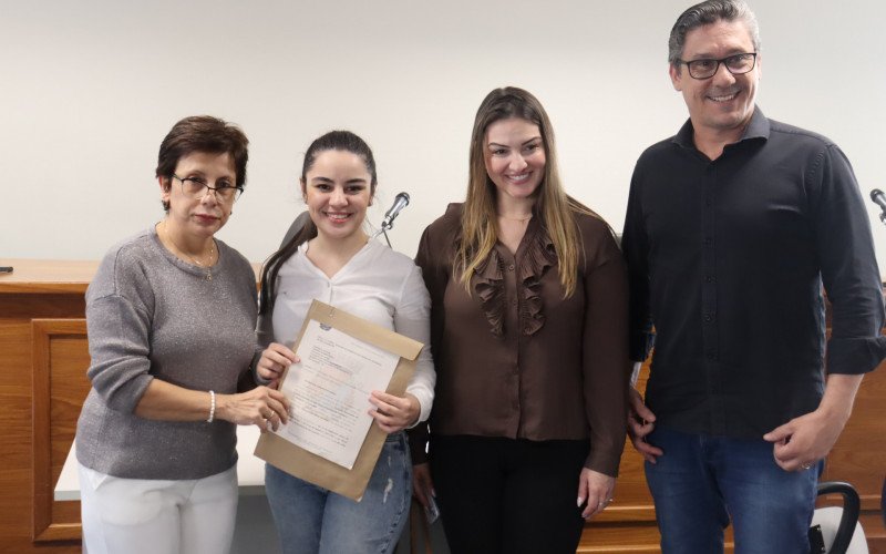 Documento foi entregue nesta segunda-feira
