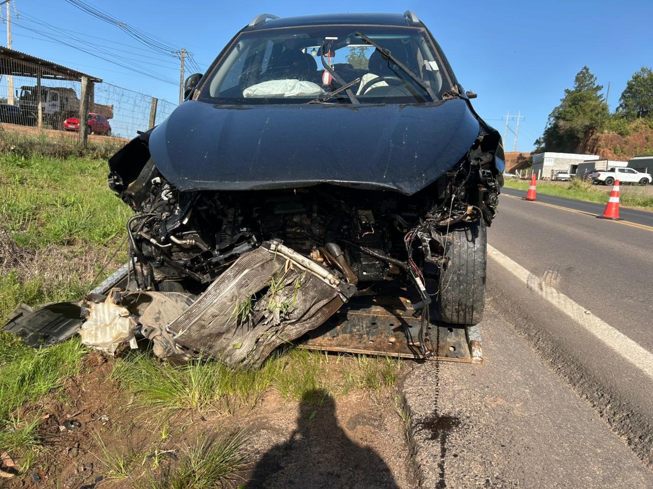 VÍDEO: Duas pessoas ficam feridas após capotamento na RS-239