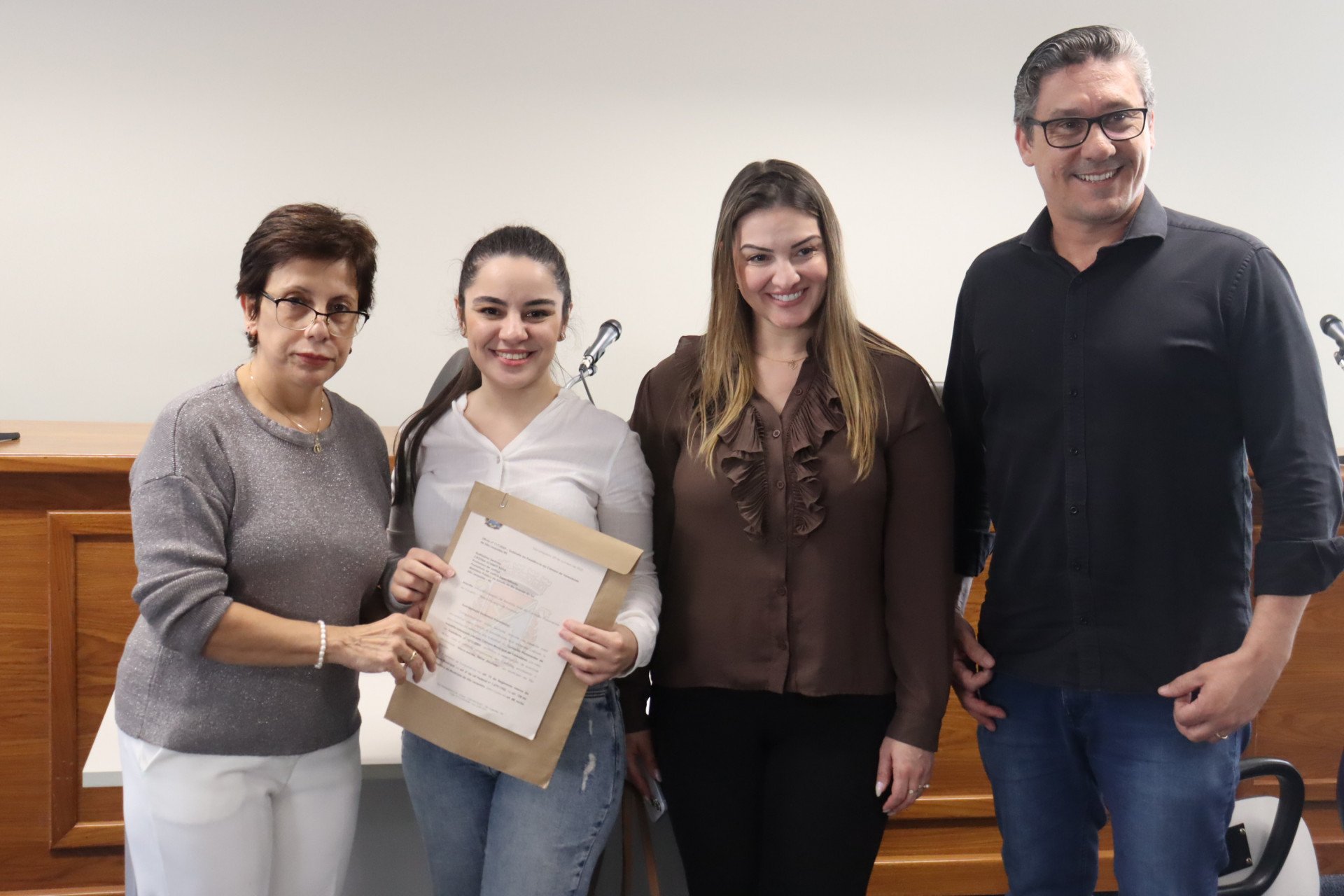 Câmara de Vereadores entrega relatório sobre o Peixe Dourado no Ministério Público