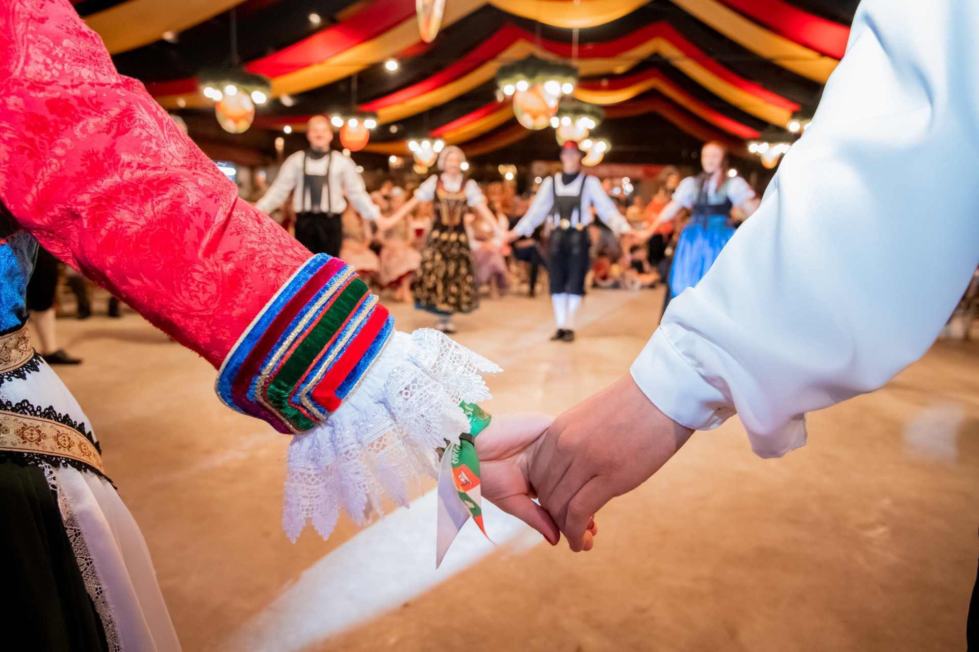 "É o que move o nosso negócio": Veja como a Oktoberfest de Igrejinha movimenta a economia da região