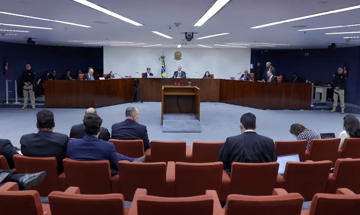 Trama golpista: Moraes inicia julgamento do Núcleo 4 com leitura de relatório