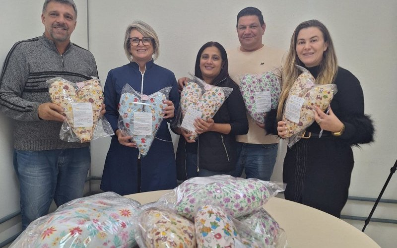 Almofadas do Coração são doadas para Secretaria da Saúde de Canela