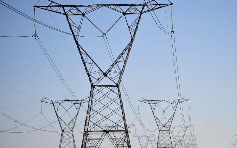 Apagão afetou mais de 100 mil consumidores no Rio Grande do Sul | abc+
