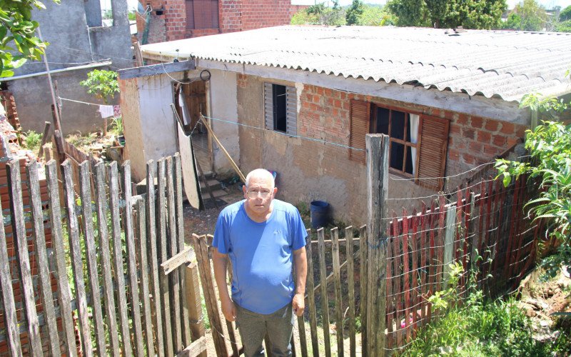 Ariolindo vive em casa condenada enquanto aguarda entrega de novo imóvel | abc+