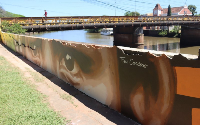 Praça do Imigrante ganhar mural de arte, feito pelo artista Feu Cardoso, como legado do Aldeia Sesc Capilé