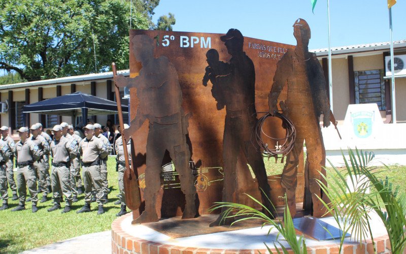 Monumento inaugurando no final da manhã desta terça-feira (14) ressalta a importância da BM durante as cheias | abc+