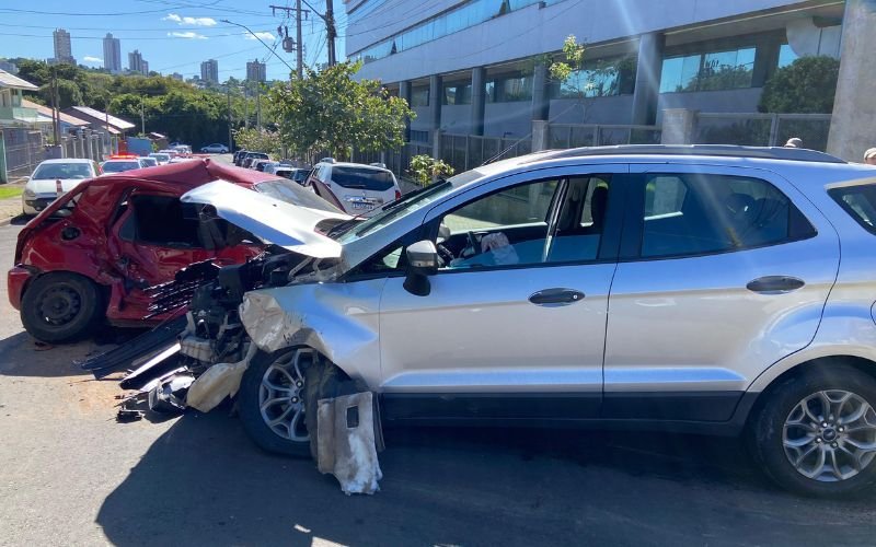 Acidente com queda de carro de estacionamento do Hospital Unimed 