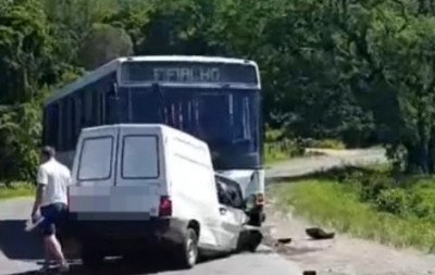 Acidente entre carro e ônibus em Taquara | abc+