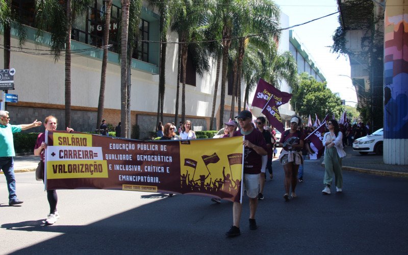 Manifestação seguiu pela Avenida das Nações