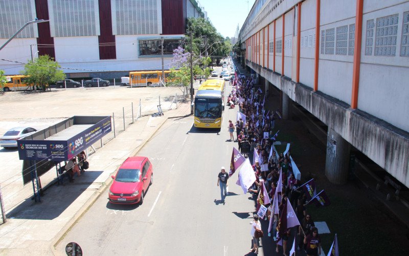 Manifestação seguiu pela Avenida das Nações