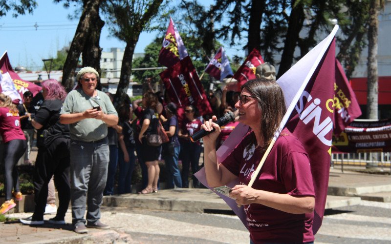 Presidente do SindprofNH, Luciana Martins