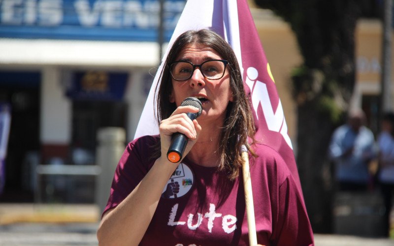 Presidente do SindprofNH, Luciana Martins