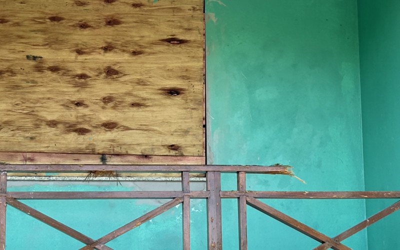 Apesar de obra ter coberto buracos na parede, ainda sobraram resquícios da noite trágica na casa verde da Rua Adolfo Jaeger, no bairro Ouro Branco em Novo Hamburgo | abc+
