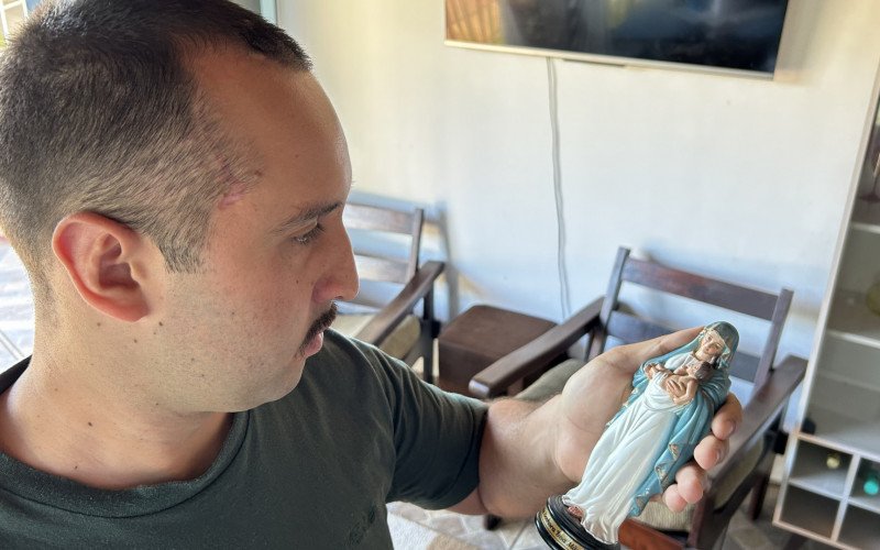 Soldado Farias levou sete tiros, inclusive um na cabeça, e sobreviveu ao ataque do atirador Edson Crippa | abc+