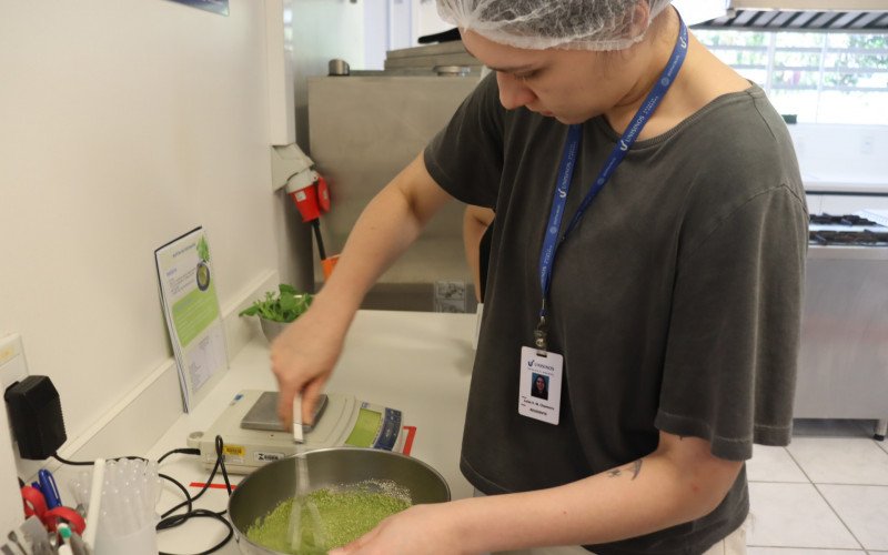 Segundo grupo da oficina preparou um muffin salgado de espinafre