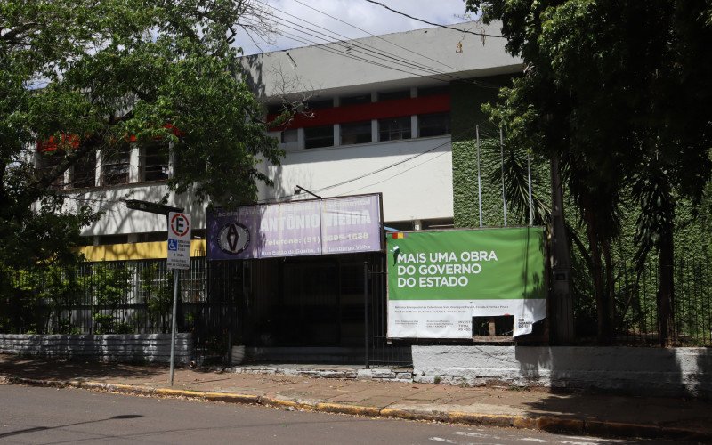 Alunos da Escola Estadual de Ensino Fundamental Antônio Vieira vem sofrendo com a falta de professores de matemática | abc+
