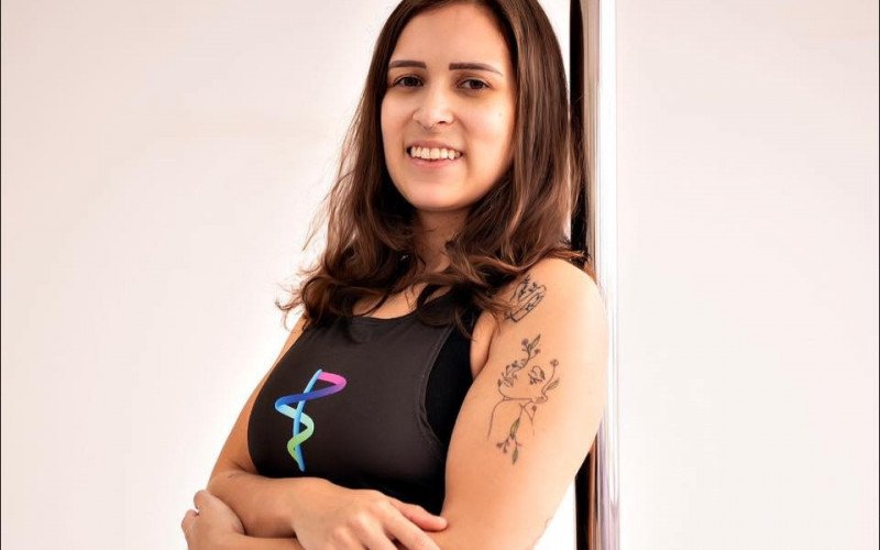 Suellen Oliveira, professora de pole dance e idealizadora do Festival Pole Glow