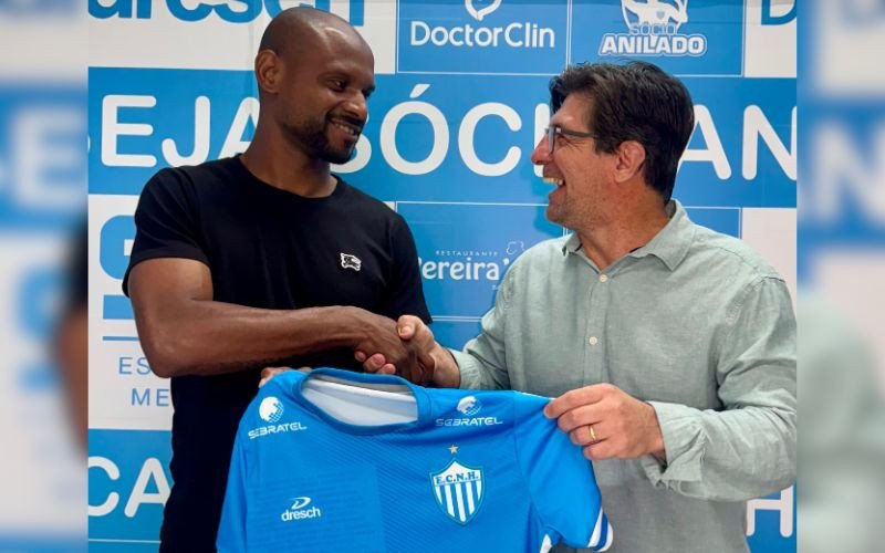 Amaral e Luis Fernando Hannecker celebram a renovação de contrato | abc+