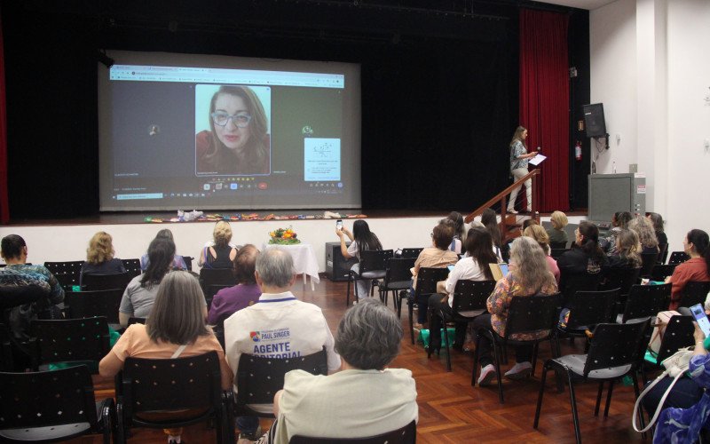 Seminário contou com participações via videochamada | abc+