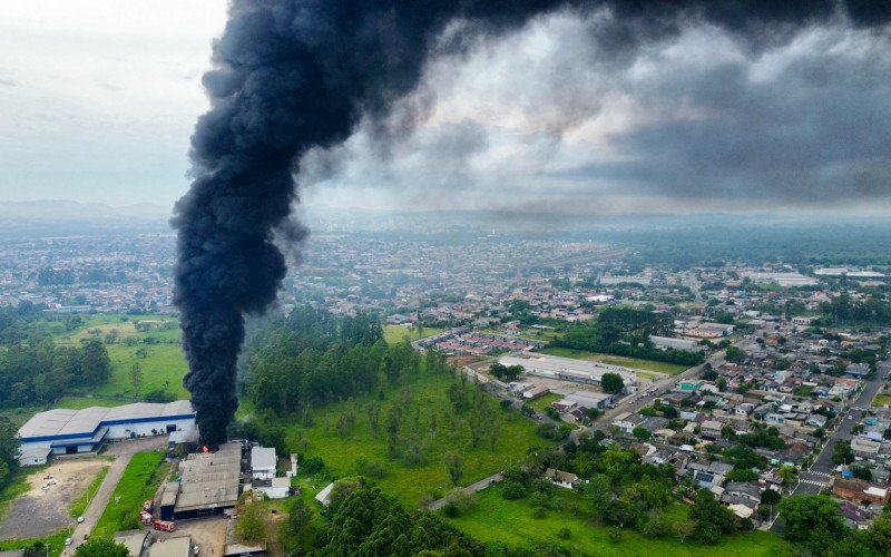 Incêndio em São Leopoldo e sua enorme coluna de fumaça | abc+