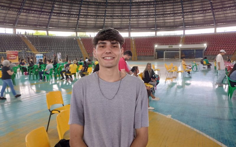 Mateus Costa, 19 anos, procura por uma vaga em metalúrgica
