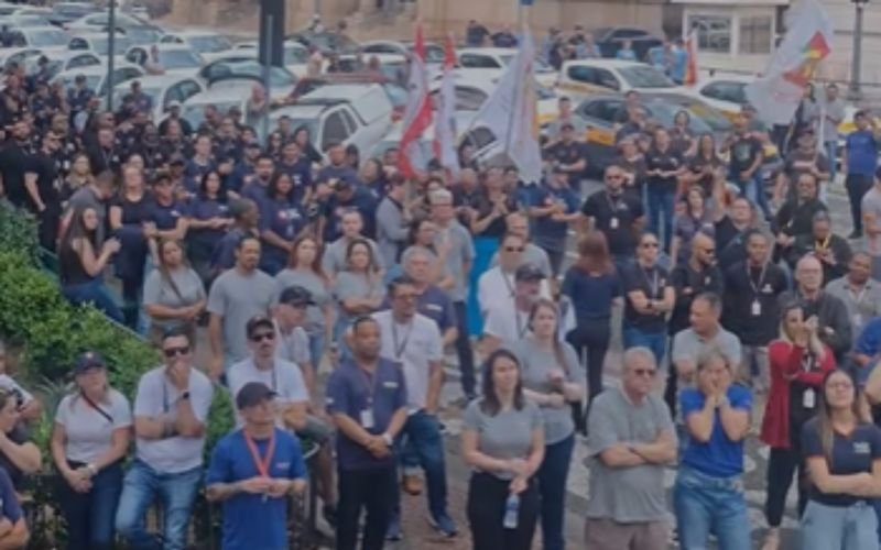 CNH sem autoescola: Instrutores de CFCs fazem protesto em Porto Alegre
