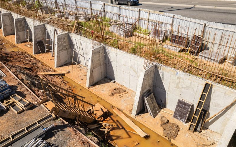 Muro da Cassol no dia 29 de setembro. Obra deve ser entregue em dezembro | abc+