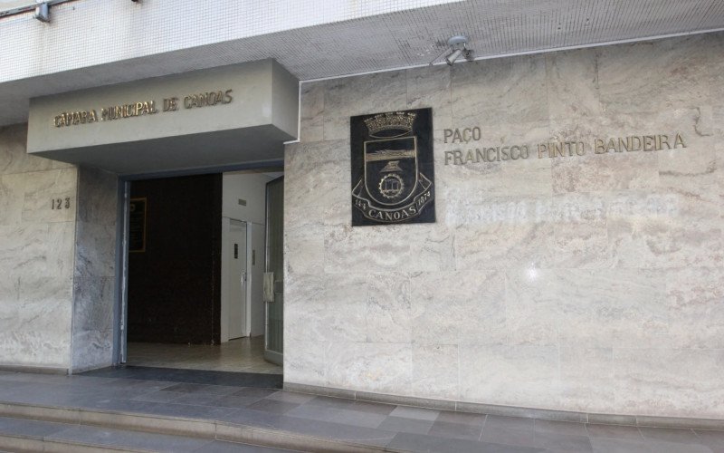 Projeto de lei encaminhado pelo prefeito Airton Souza recebeu 15 votos favoráveis e dois contrários | abc+