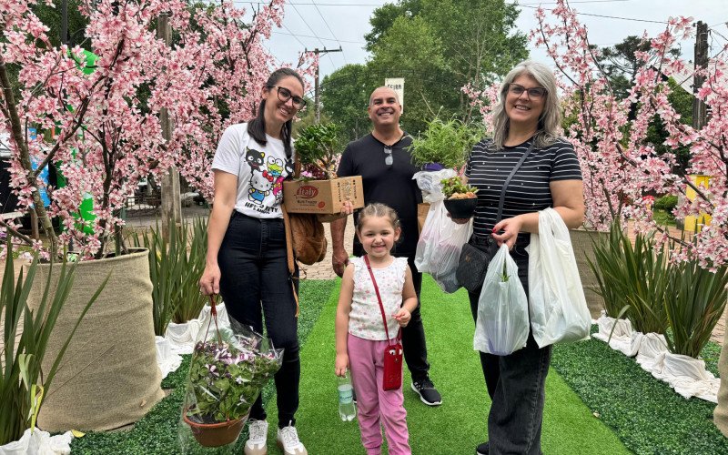 Franciele Behlke, Edgar Alvim e Rosilea Behlke vieram de Porto Alegre para visitar Feira das Flores