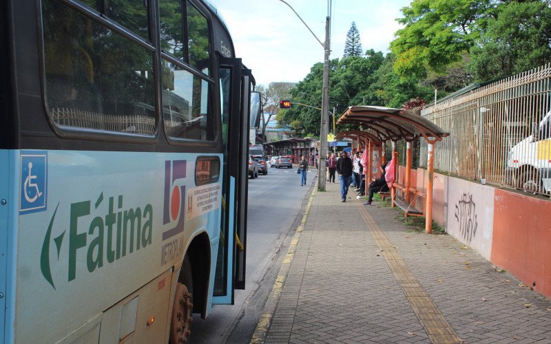 Ônibus da empresa Fátima voltam a ter que parar distantes da Estação Canoas | abc+