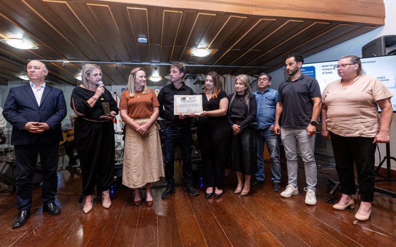 Representantes de Morro Reuter e da Escola Tiradentes