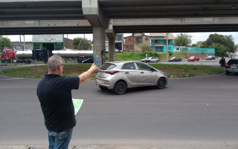 Os semáforos serão instalados em baixo do viaduto