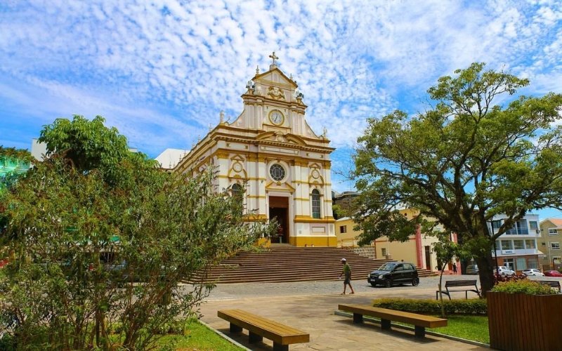 Uma das melhores vilas turísticas do mundo fica na Serra gaúcha e ONU oficializa título; vídeo mostra prefeito chorando com premiação