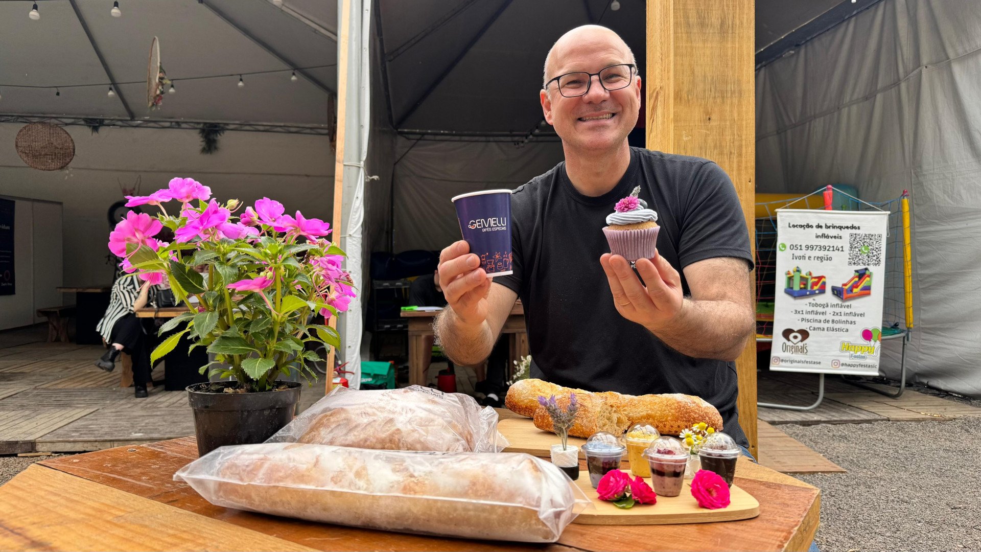 Lanches com flores comestíveis na receita são opções gastronômicas durante feira em Ivoti
