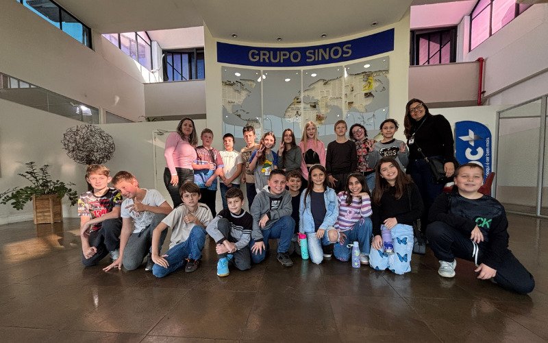 Estudantes da EMEF Nereu Ramos visitam o Grupo Sinos e conhecem
bastidores do jornalismo