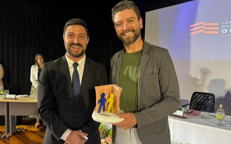 Professor Daniel, da escola Boaventura Ramos Pacheco, reconhecido pelo projeto "Pesquisa Científica: Aplicando Conhecimento ao Trabalho de Conclusão de Curso do Ensino Médio"