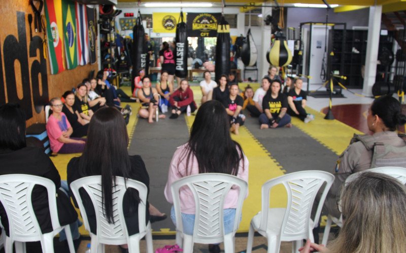 Workshop reúne dezenas de mulheres em Novo Hamburgo para aprender defesa pessoal
