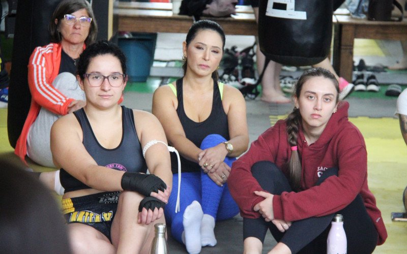 Workshop reúne dezenas de mulheres em Novo Hamburgo para aprender defesa pessoal
